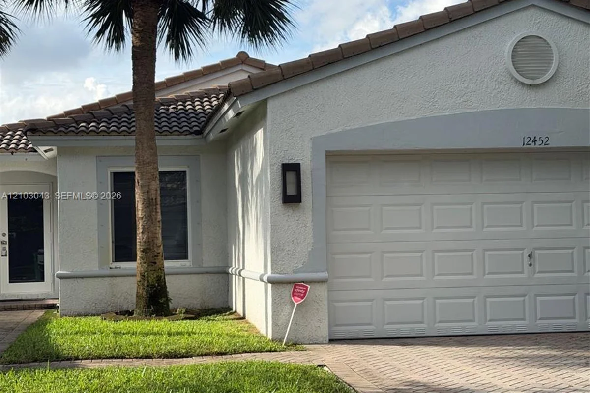 12452 SW 45th Dr, Miramar: photo 1 of 6