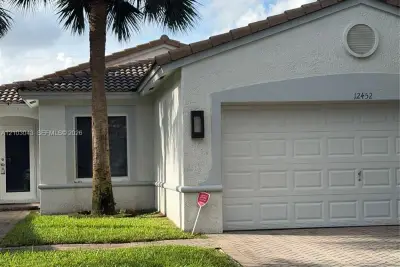 12452 SW 45th Dr, Miramar: photo 1 of 6