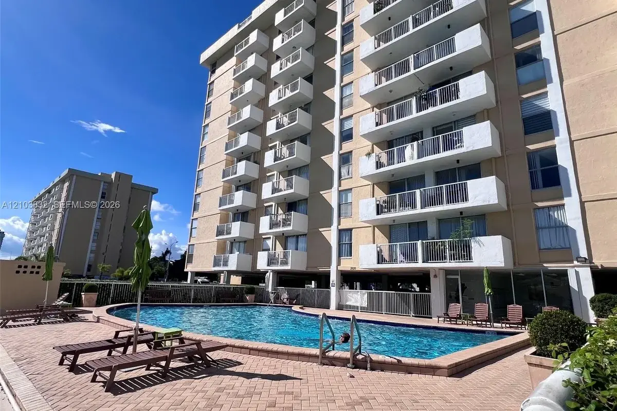2020 NE 135th St #810, North Miami: photo 1 of 11