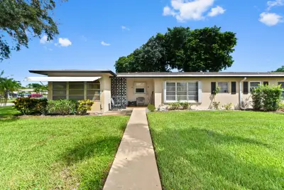 947 Circle Dr #A, Delray Beach: photo 1 of 21