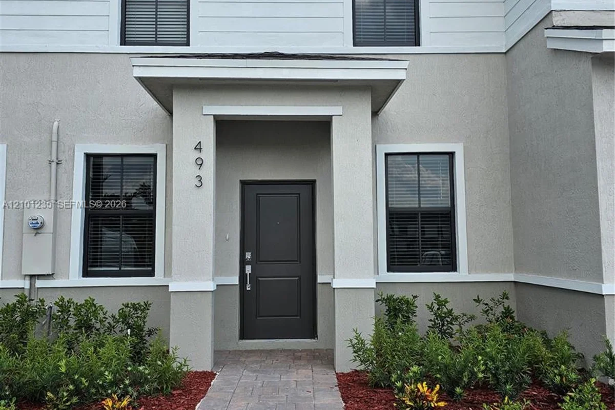 493 NE 15th St, Florida City: photo 1 of 16