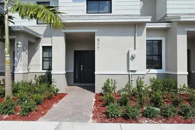 517 NE 15th St, Florida City: photo 1 of 15