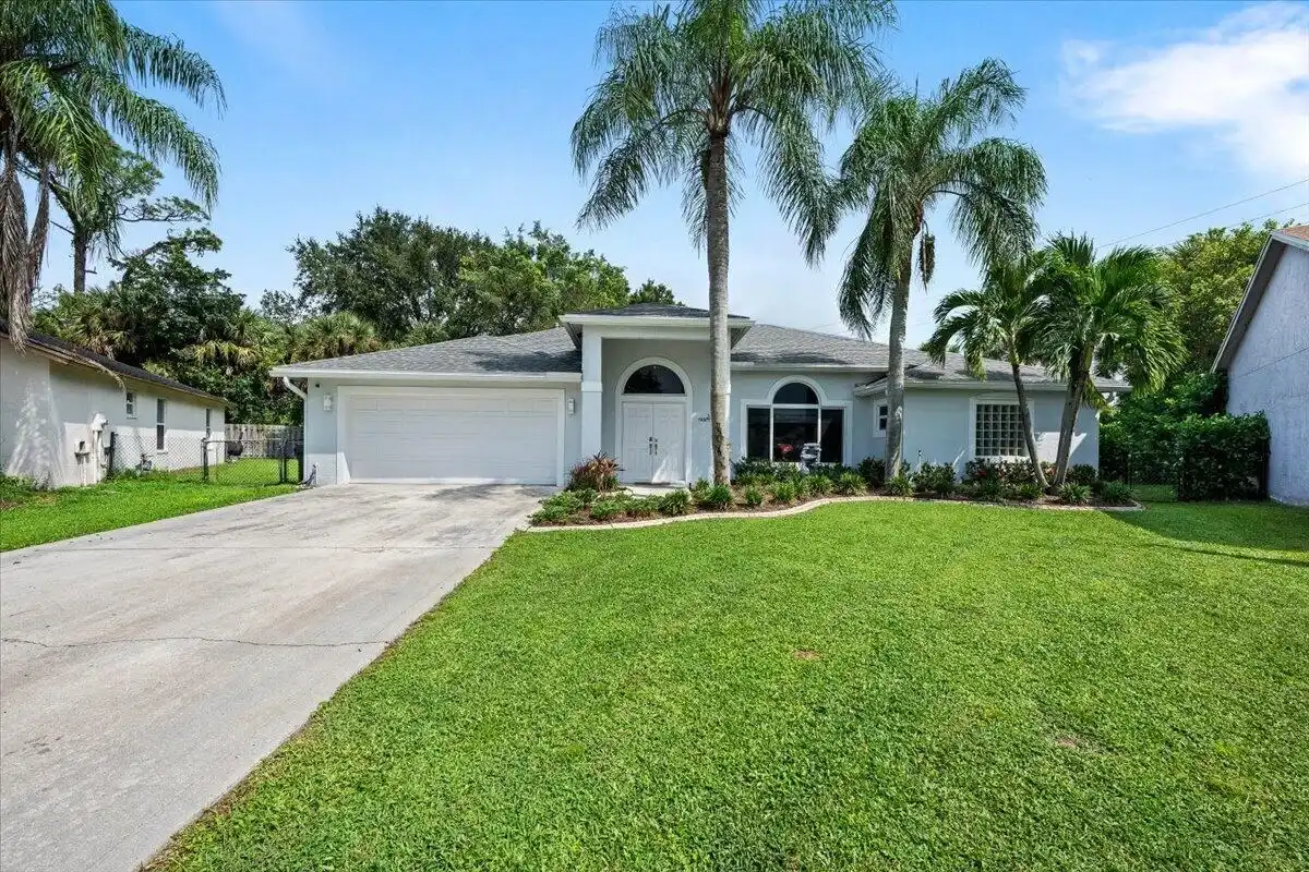 264 Malibu Cir, West Palm Beach: photo 1 of 42