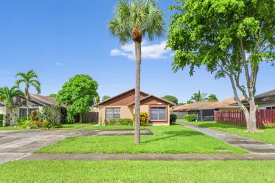 1671 Ferngran Ave, West Palm Beach: photo 1 of 38