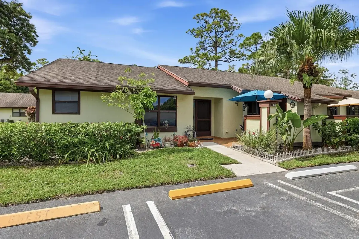 259 Deerfield Ct, Royal Palm Beach: photo 1 of 28