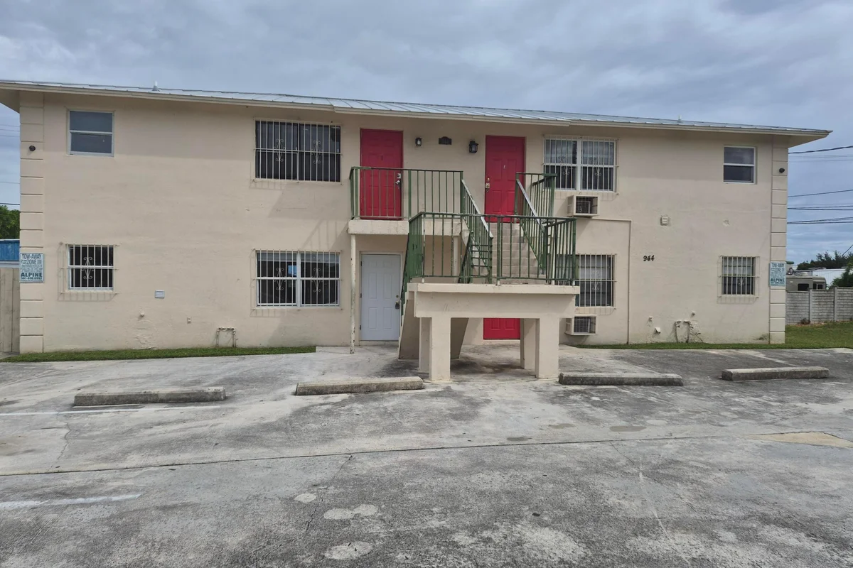 944 W 10th St #1, Riviera Beach: photo 1 of 8