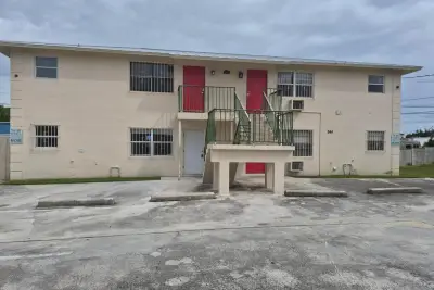 944 W 10th St #1, Riviera Beach: photo 1 of 8