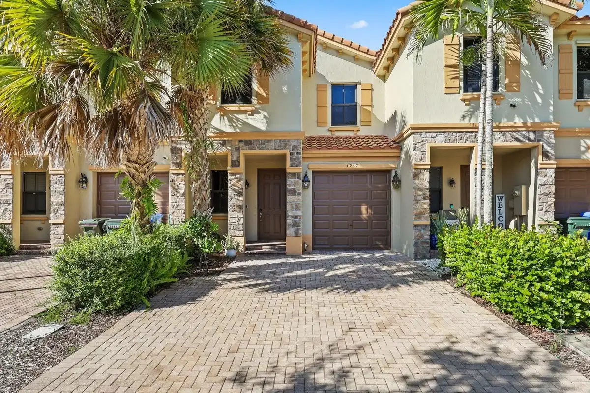 3957 Allerdale Pl, Coconut Creek: photo 1 of 42