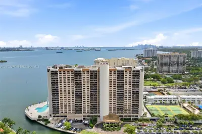 1800 NE 114th St #1505, Miami: photo 1 of 31