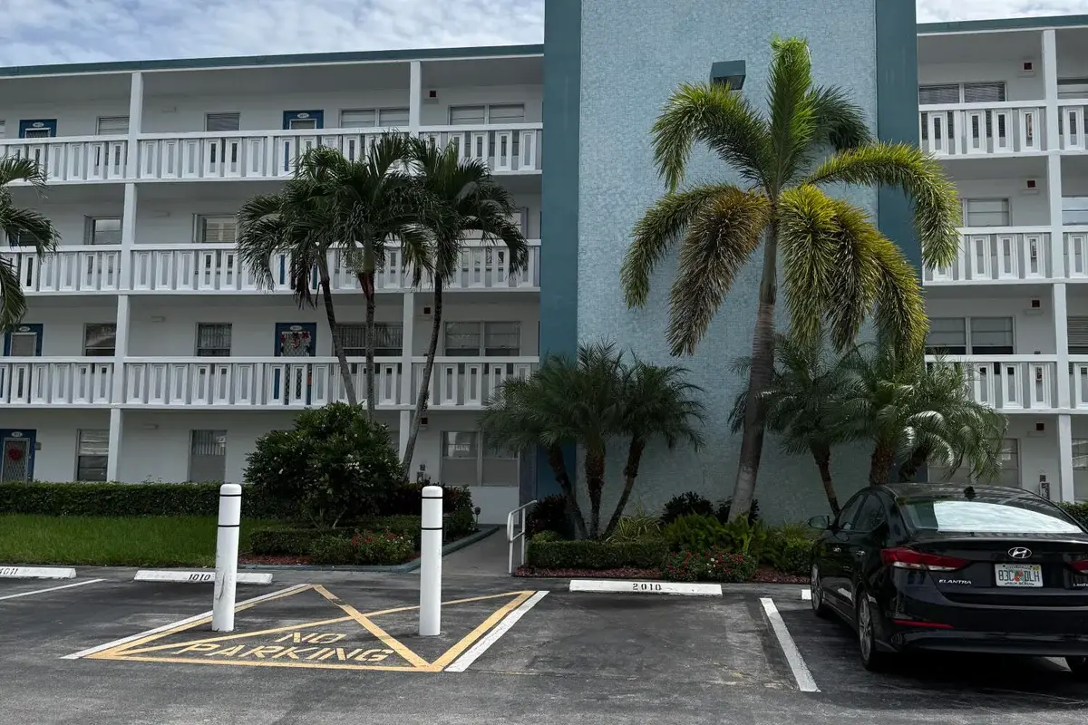1008 Exeter A, Boca Raton: photo 1 of 9