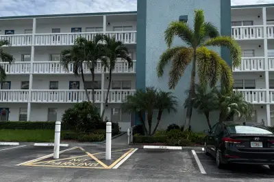 1008 Exeter A, Boca Raton: photo 1 of 9