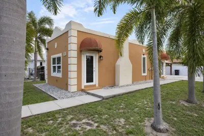 4601 Garden Ave, West Palm Beach: photo 1 of 14