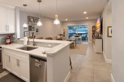 7840 Camino Real #P-110, Miami: photo 1 of 19