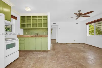 181 NW 41st St #2, Miami: photo 1 of 40