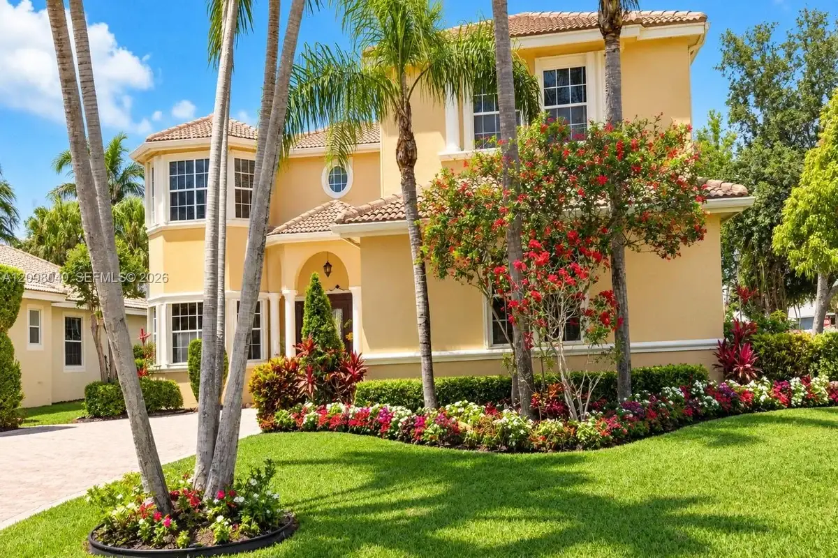 House in Coral Springs: photo 1 of 24