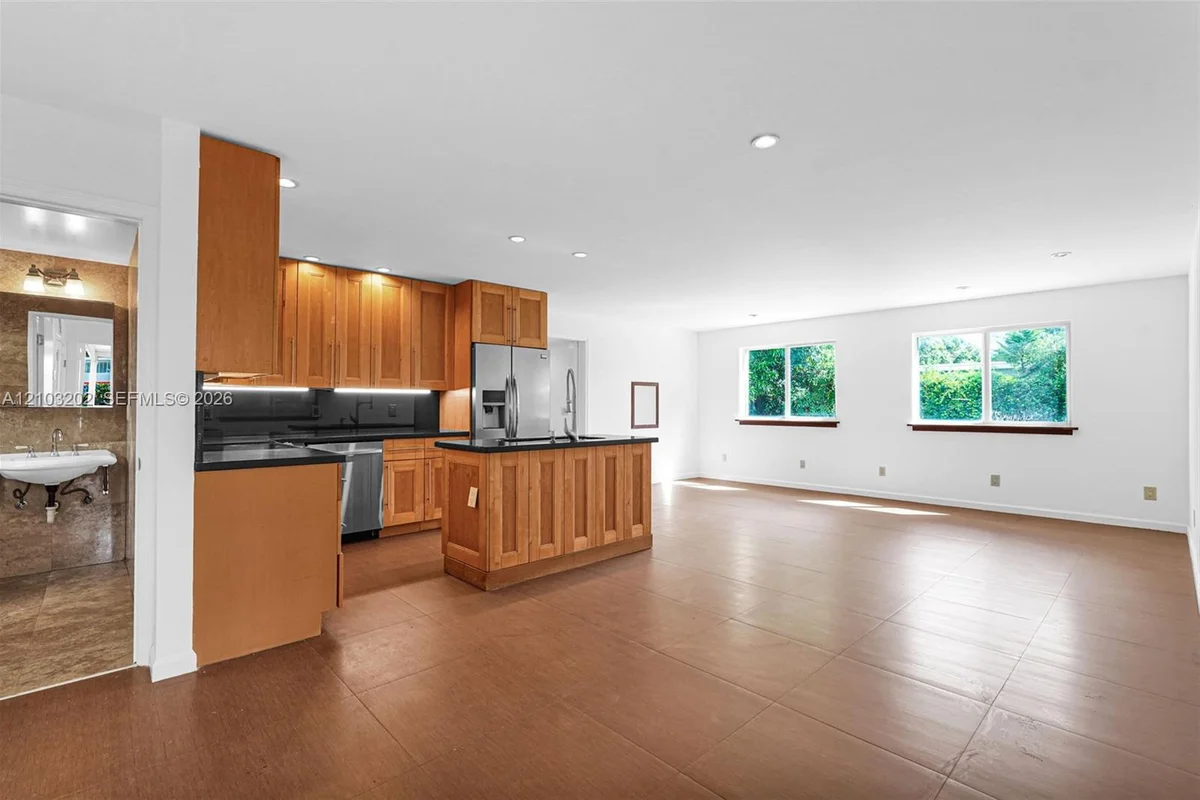 181 NW 41st St #1, Miami: photo 1 of 46