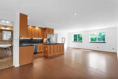 181 NW 41st St #1, Miami: photo 1 of 46