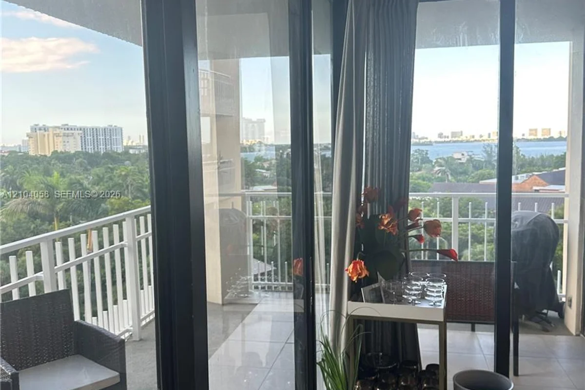 1000 Quayside Ter #905, Miami: photo 1 of 14