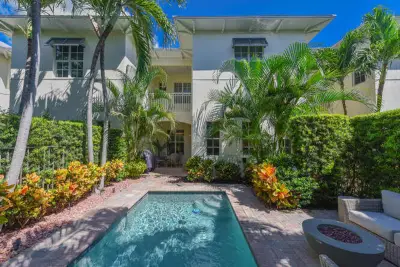 1014 Bay St, Delray Beach: photo 1 of 35