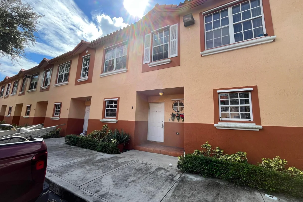 2314 Johnson St #2A, Hollywood: photo 1 of 18