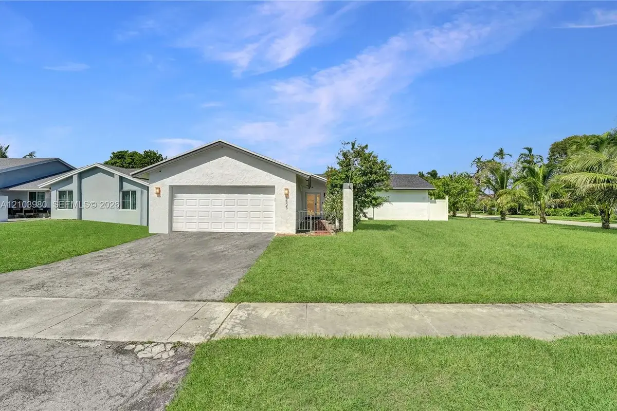 5505 SW 9th St, Margate: photo 1 of 41