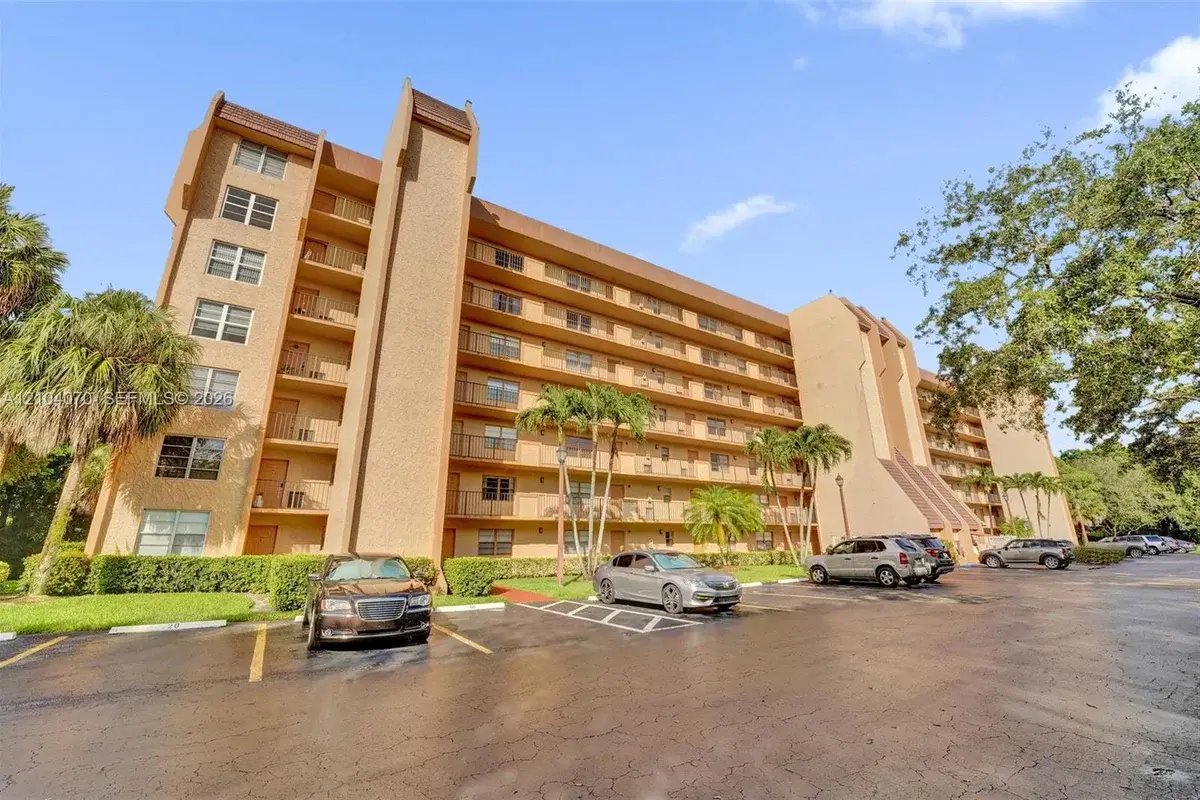 3001 W Rolling Hills Cir #702, Davie: photo 1 of 48