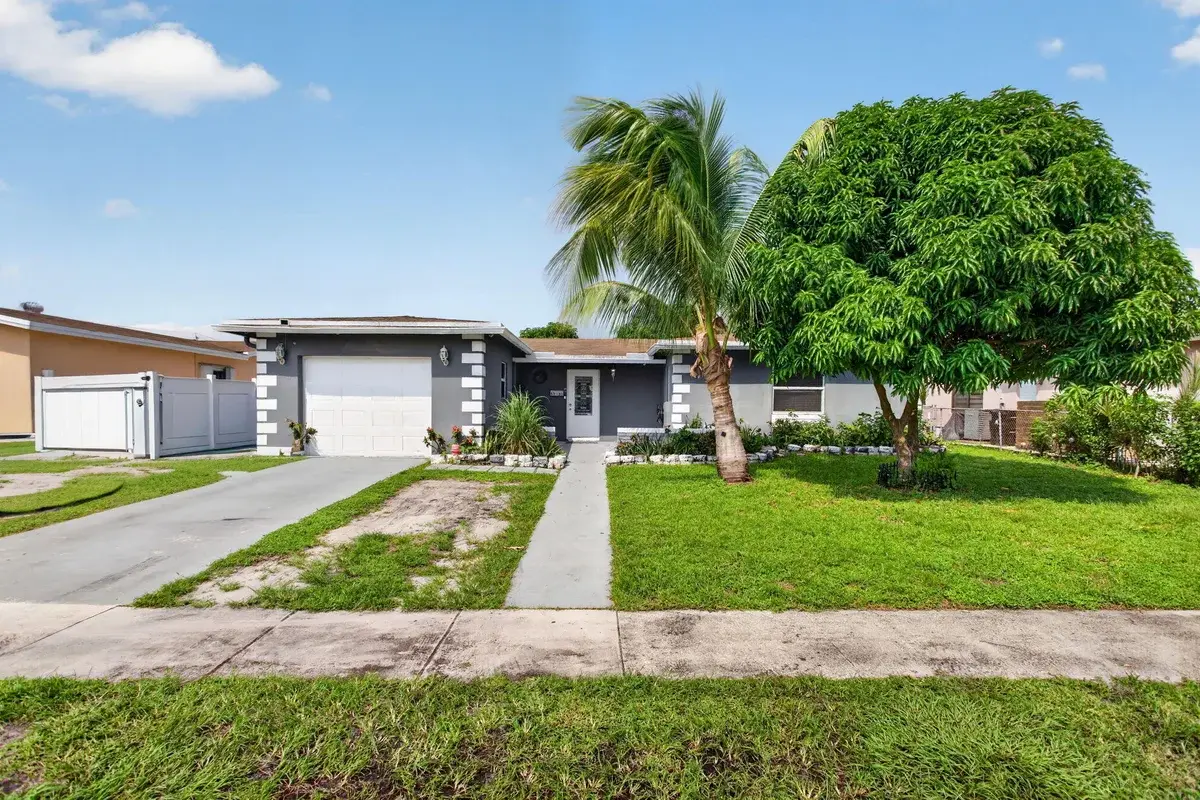 6351 SW 10th Ct, North Lauderdale: photo 1 of 24