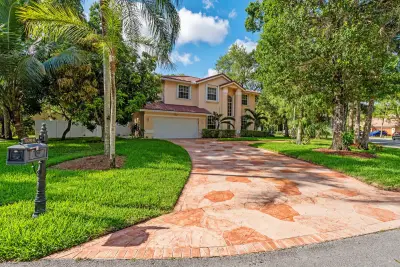 5304 NW 66th Ave, Lauderhill: photo 1 of 47