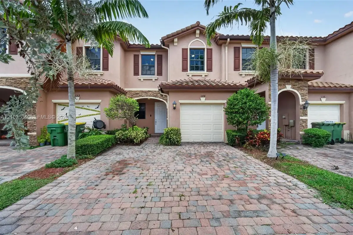 144 SE 37th Ter, Homestead: photo 1 of 56