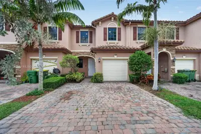 144 SE 37th Ter, Homestead: photo 1 of 56