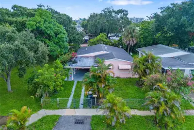 14145 NE 16th Ct, North Miami: photo 1 of 21