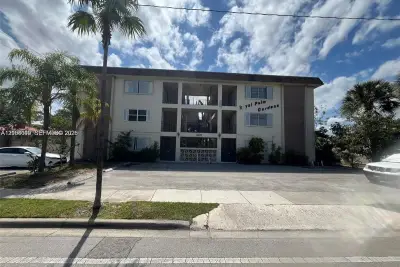 348 S Federal Hwy #24, Dania Beach: photo 1 of 14