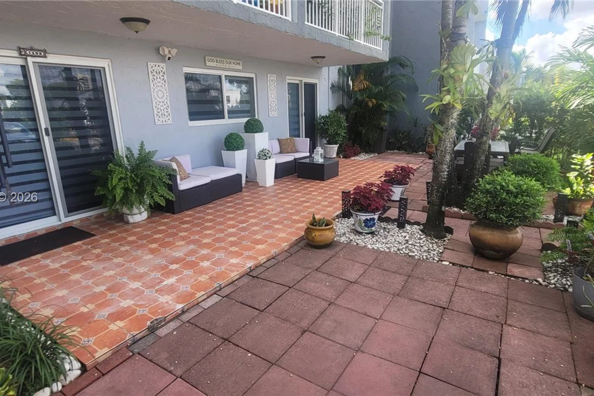 9371 Fontainebleau Blvd #I108, Miami: photo 1 of 21