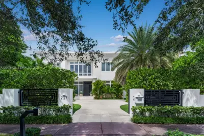 737 W 49th St, Miami Beach: photo 1 of 38