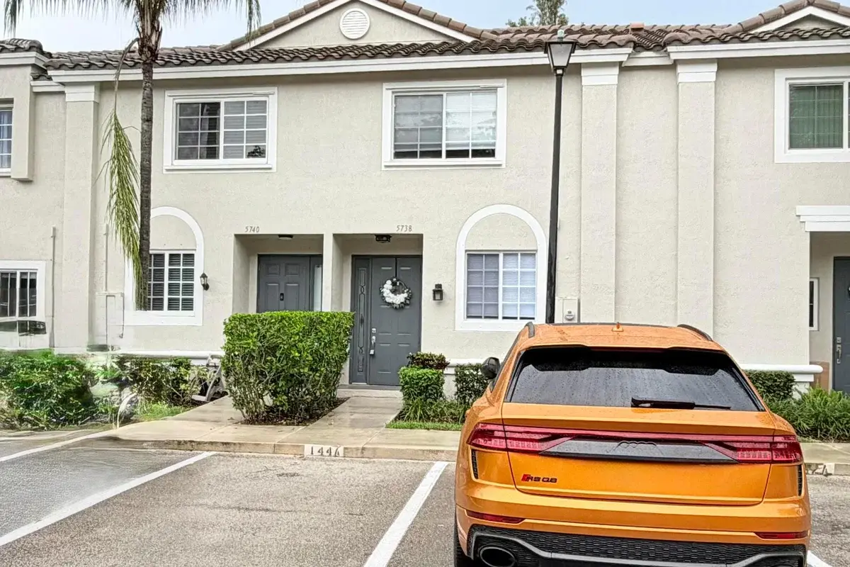 5738 NW 48th Ave, Coconut Creek: photo 1 of 26