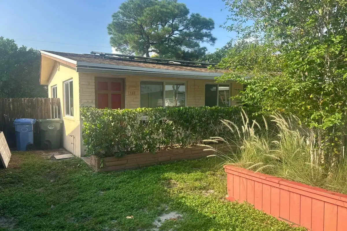 160 NW 43rd Ct #E, Oakland Park: photo 1 of 8