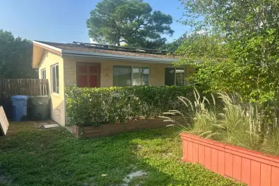 160 NW 43rd Ct #E, Oakland Park: photo 1 of 8