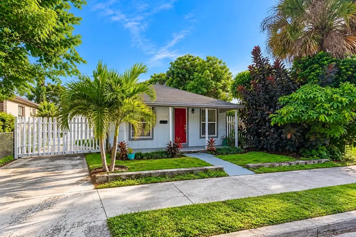 1028 18th St, West Palm Beach: photo 1 of 22