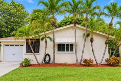 400 SW Natura Ave, Deerfield Beach: photo 1 of 9