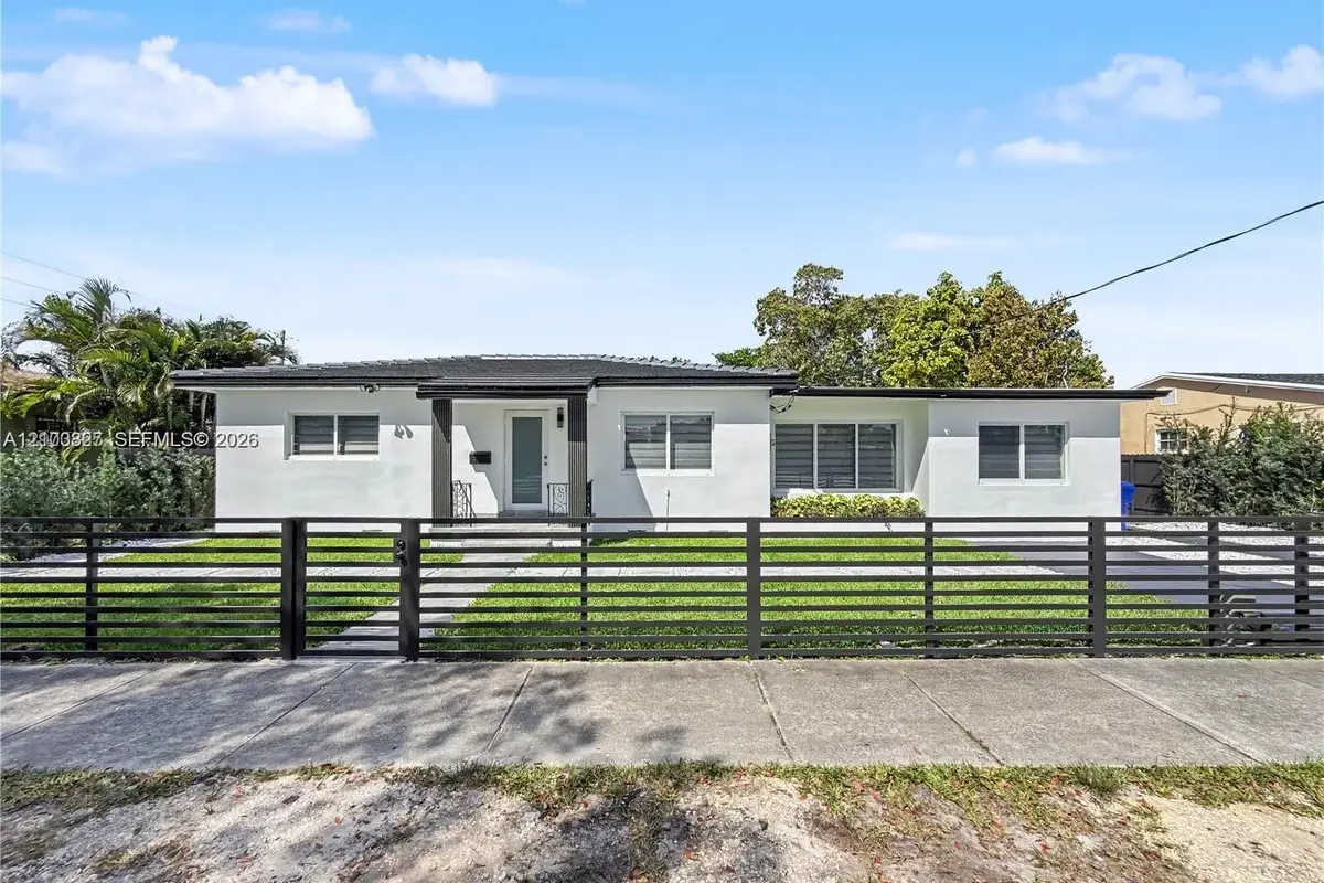 1530 SW 24th Ave, Miami: photo 1 of 17