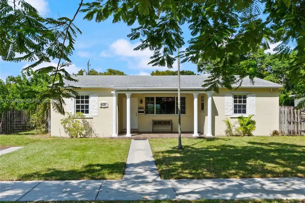 6027 SW 15th St, West Miami: photo 1 of 20