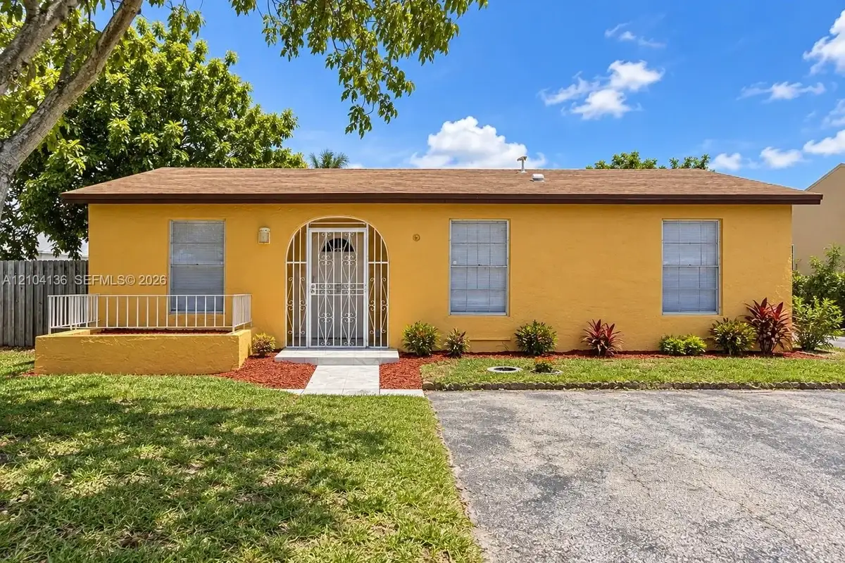 3019 NW 204th Ter, Miami Gardens: photo 1 of 23