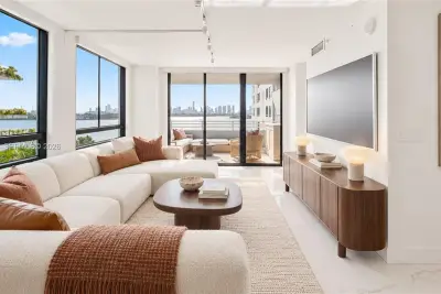 1330 West Ave #708, Miami Beach: photo 1 of 14