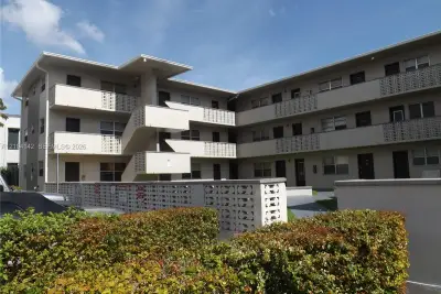 1545 NW 8th Ave #205, Miami: photo 1 of 13