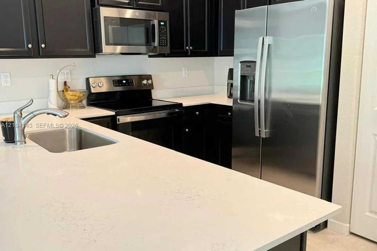 1045 NW 4th Ter, Florida City: photo 1 of 8