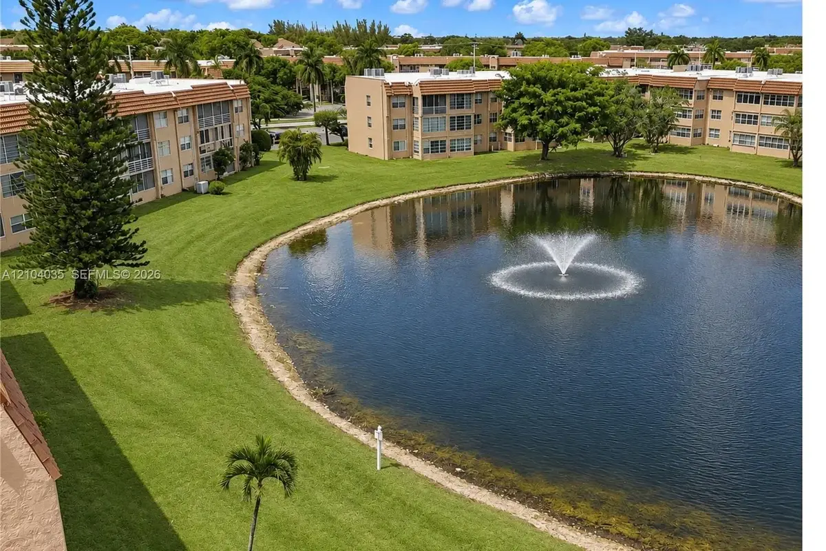9850 Sunrise Lakes Blvd #108, Sunrise: photo 1 of 21