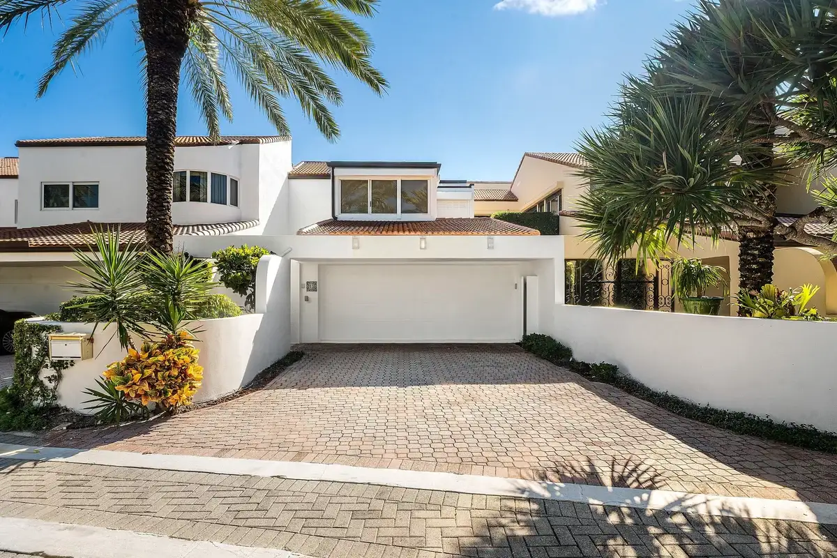 13 Sloans Curve Dr, Palm Beach: photo 1 of 37
