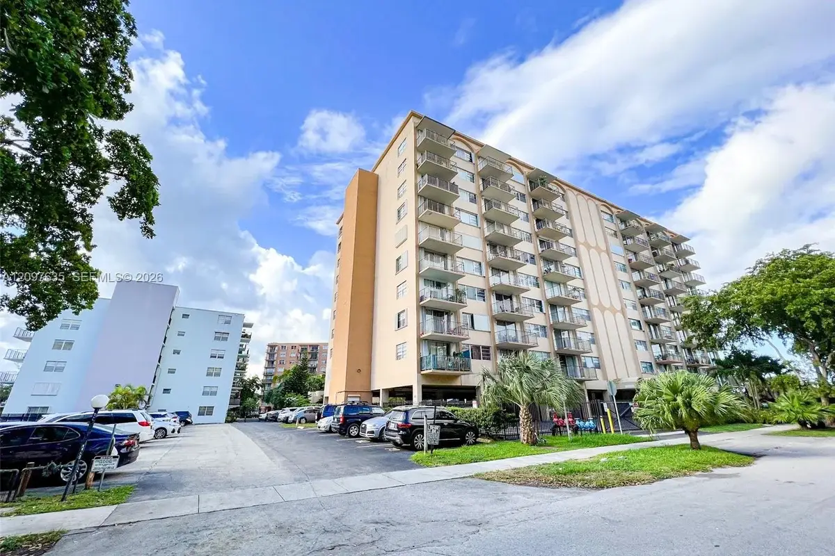 1470 NE 125th Ter #PH3, North Miami: photo 1 of 16