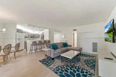 5850 Camino Del Sol #206, Boca Raton: photo 1 of 27