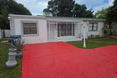 14501 NW 12th Ave, Miami: photo 1 of 20